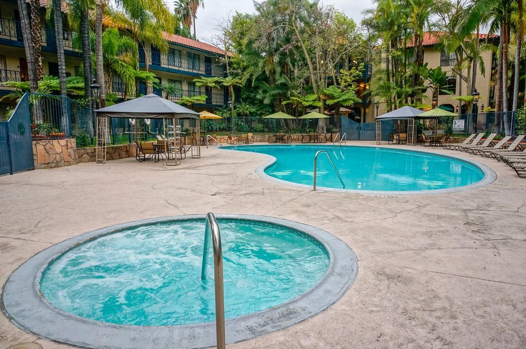 Vanllee Hotel Covina Exteriér fotografie