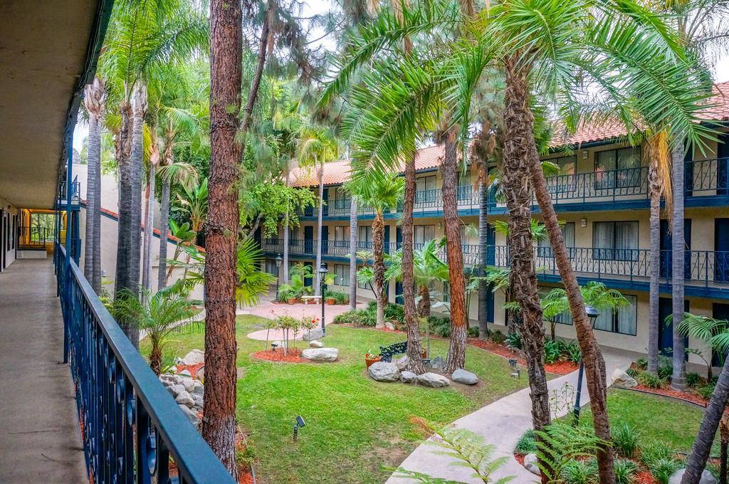 Vanllee Hotel Covina Exteriér fotografie