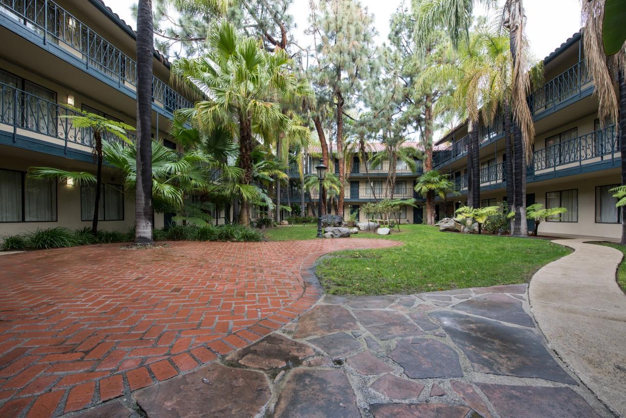Vanllee Hotel Covina Exteriér fotografie