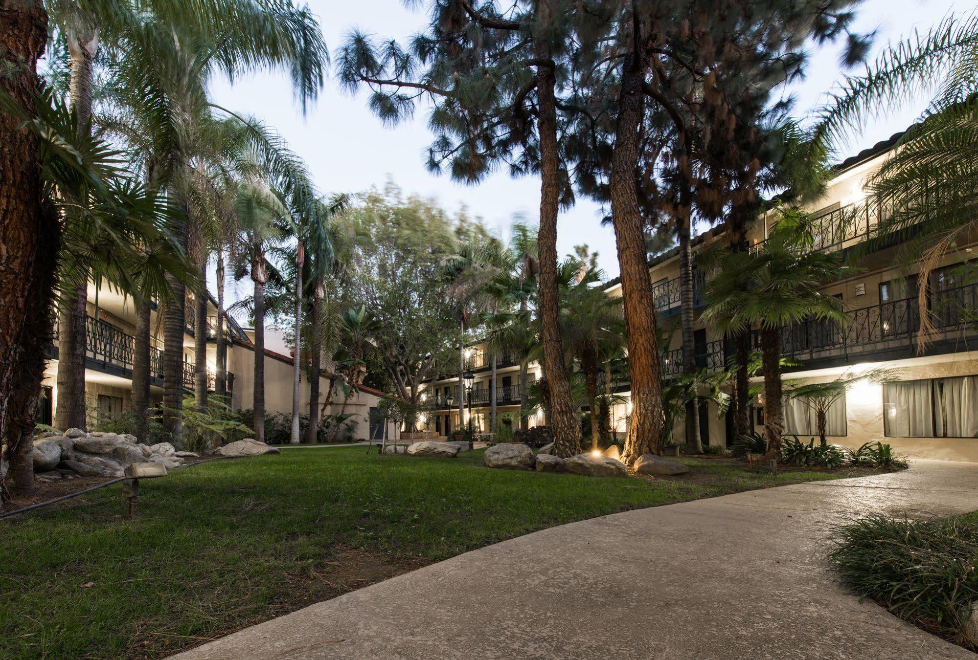 Vanllee Hotel Covina Exteriér fotografie